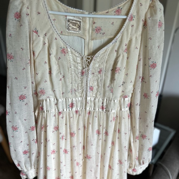 Vintage 1981 Jessica McClintock for Gunne Sax ivory-sprigged prom dress - Picture 6 of 7